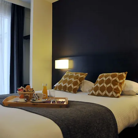 Otel Kyriad - Centre 3*