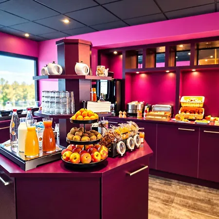 Otel Kyriad - Centre 3*