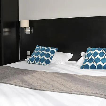 Otel Kyriad - Centre 3*