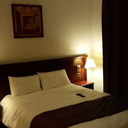 Otel Kyriad - Centre 3*