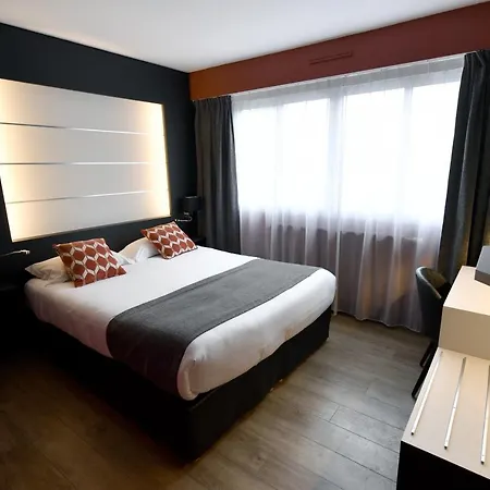 Des Quatrans Hotell